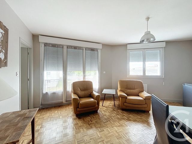 Afficher la photo en grand Appartement T2 à vendre - 2 pièces - 36.8 m2 - GUINGAMP - 22 - BRETAGNE - Century 21 Le Calvez