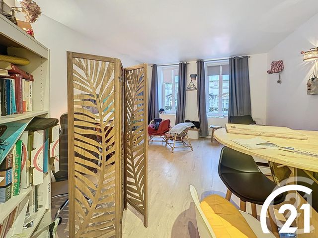 Afficher la photo en grand immeuble à vendre - 220.0 m2 - GUINGAMP - 22 - BRETAGNE - Century 21 Le Calvez