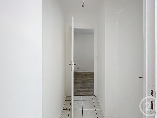 Afficher la photo en grand Appartement à vendre - 2 pièces - 33.0 m2 - GUINGAMP - 22 - BRETAGNE - Century 21 Le Calvez