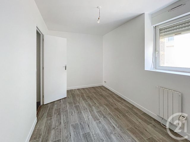 Afficher la photo en grand Appartement à vendre - 2 pièces - 33.0 m2 - GUINGAMP - 22 - BRETAGNE - Century 21 Le Calvez