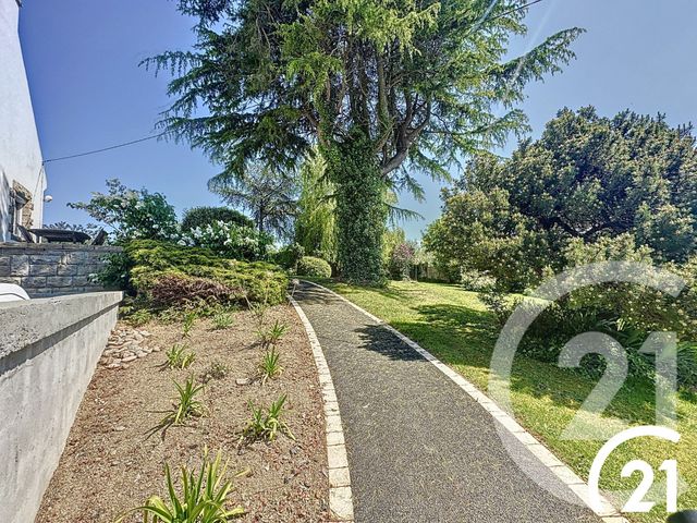 maison à vendre - 6 pièces - 137.44 m2 - PLOUMAGOAR - 22 - BRETAGNE - Century 21 Le Calvez