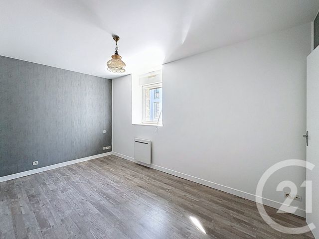 Afficher la photo en grand Appartement à louer - 2 pièces - 30.05 m2 - GUINGAMP - 22 - BRETAGNE - Century 21 Le Calvez