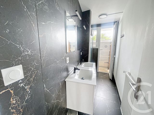 Appartement T4 à louer - 4 pièces - 61.11 m2 - GUINGAMP - 22 - BRETAGNE - Century 21 Le Calvez