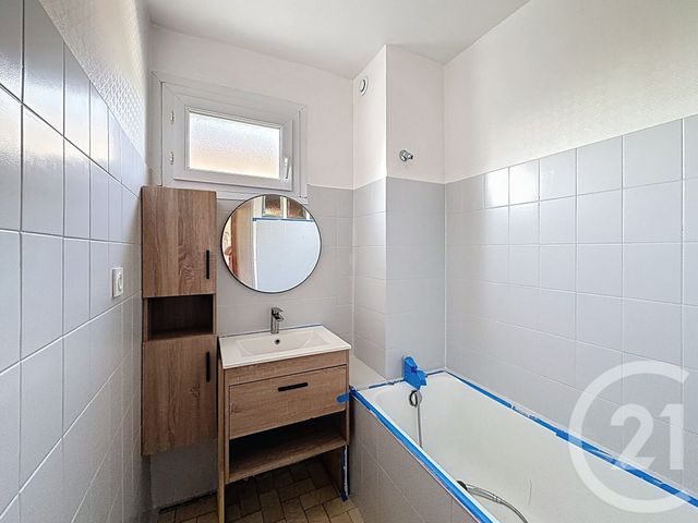 maison à louer - 5 pièces - 93.5 m2 - PLOUMAGOAR - 22 - BRETAGNE - Century 21 Le Calvez