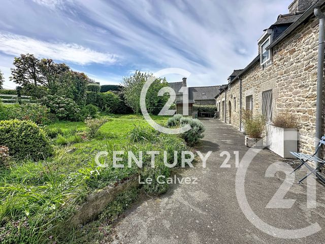 maison à vendre - 8 pièces - 220.0 m2 - PLOUMAGOAR - 22 - BRETAGNE - Century 21 Le Calvez