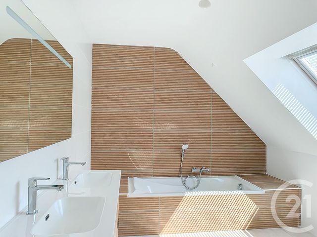 maison à louer - 7 pièces - 115.0 m2 - PLOUMAGOAR - 22 - BRETAGNE - Century 21 Le Calvez