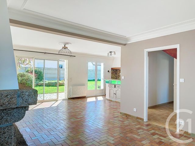 maison à louer - 7 pièces - 115.0 m2 - PLOUMAGOAR - 22 - BRETAGNE - Century 21 Le Calvez