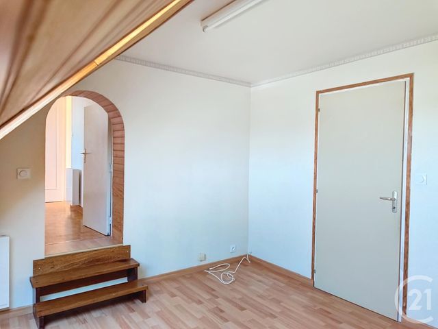 maison à louer - 7 pièces - 115.0 m2 - PLOUMAGOAR - 22 - BRETAGNE - Century 21 Le Calvez