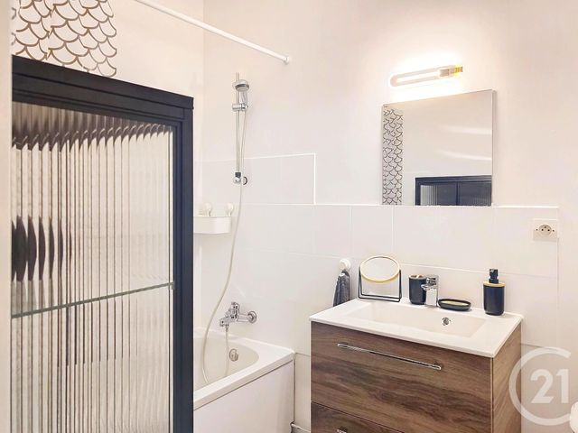 Appartement T1 à louer - 1 pièce - 26.1 m2 - GUINGAMP - 22 - BRETAGNE - Century 21 Le Calvez