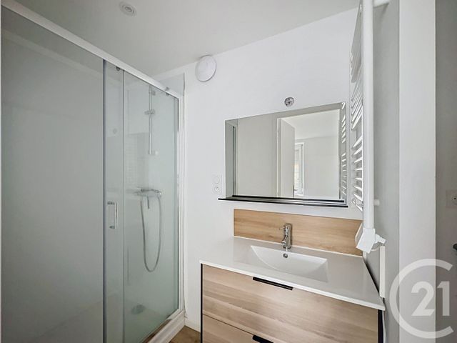 Appartement T3 à louer - 3 pièces - 34.0 m2 - LANRODEC - 22 - BRETAGNE - Century 21 Le Calvez