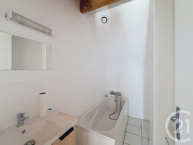 Appartement T3 à louer - 4 pièces - 58.0 m2 - GUINGAMP - 22 - BRETAGNE - Century 21 Le Calvez
