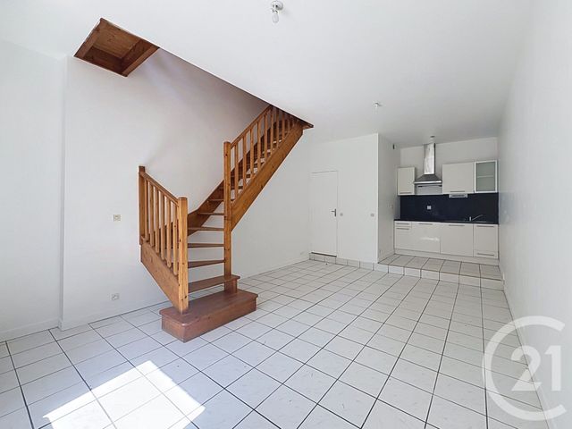 Appartement T3 à louer - 4 pièces - 58.0 m2 - GUINGAMP - 22 - BRETAGNE - Century 21 Le Calvez