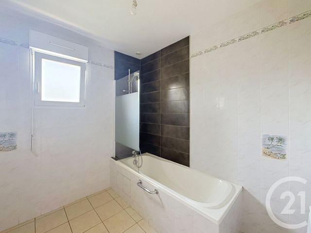 maison à louer - 4 pièces - 75.0 m2 - POMMERIT LE VICOMTE - 22 - BRETAGNE - Century 21 Le Calvez