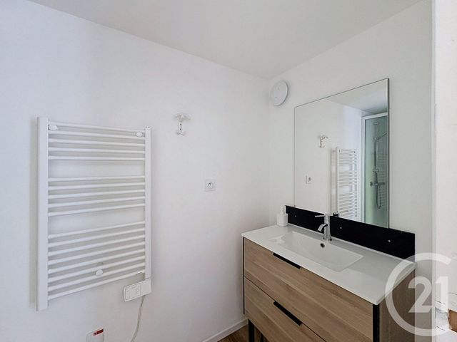 Appartement T2 à louer - 2 pièces - 38.0 m2 - LANRODEC - 22 - BRETAGNE - Century 21 Le Calvez