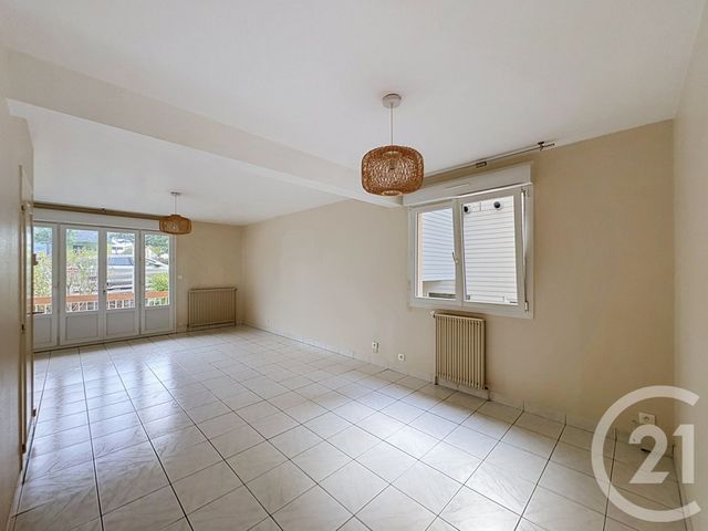 Appartement à louer - 3 pièces - 70.04 m2 - GUINGAMP - 22 - BRETAGNE - Century 21 Le Calvez