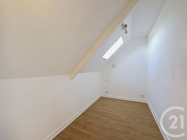 Appartement T3 à louer - 3 pièces - 29.42 m2 - GUINGAMP - 22 - BRETAGNE - Century 21 Le Calvez