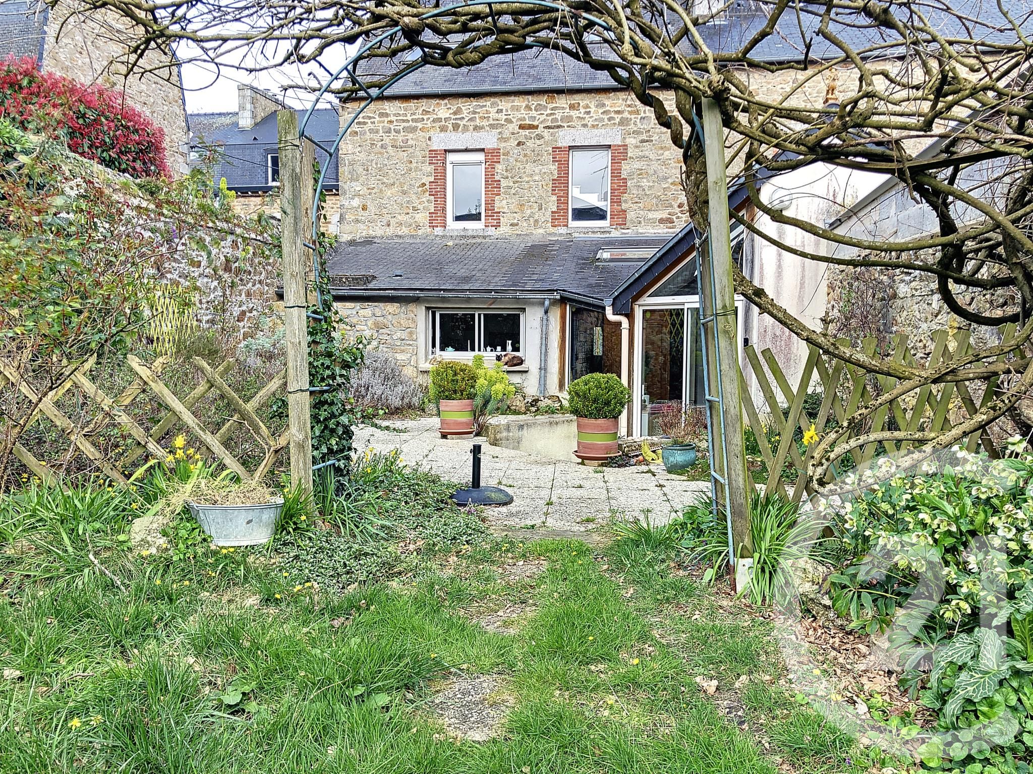 maison à vendre 8 pièces 260.0 m2 GUINGAMP 22 Century 21 Le Calvez