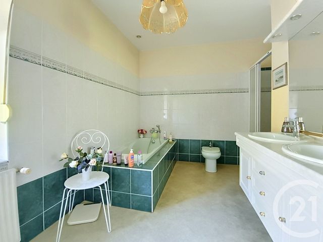 maison à vendre - 5 pièces - 141.75 m2 - CHATELAUDREN - 22 - BRETAGNE - Century 21 Le Calvez